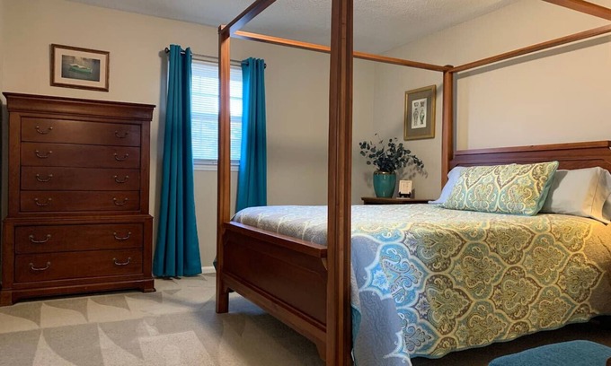 High Point Condo | Kit and Caboodle - Pleasing Condo for guests
