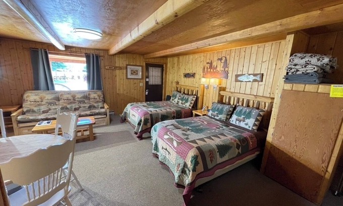Melrose House | Kitchenette - Spacious Room with Full Kitchen - Melrose MT