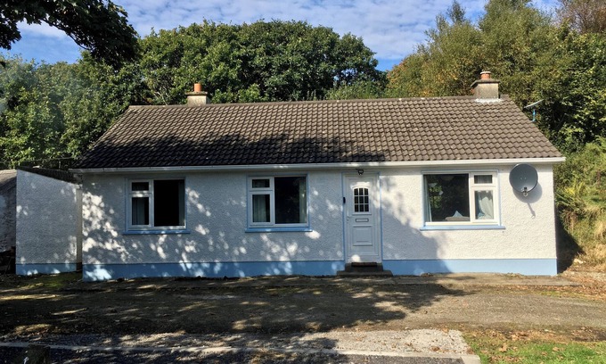 Carrick Cottage | KITS COTTAGE, pet friendly, with open fire in Carrick, County Donegal