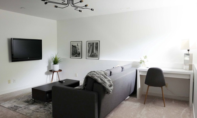 Kitsilano Apartment | Kitsilano Modern Comfort - Spacious 1 bedroom in quiet tree lined neighbourhood