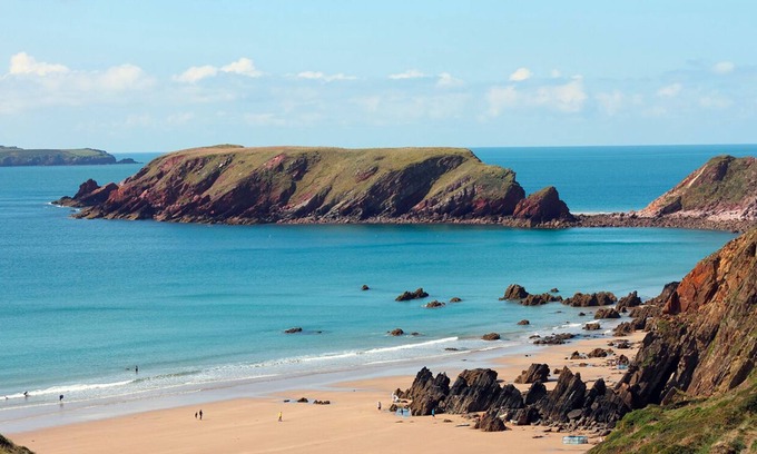 Marloes House | Kittiwake Cottage, Holiday Home Marloes , Sleeps 8, 4 bedrooms, bathrooms