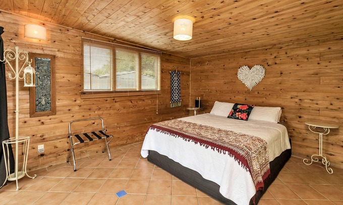 Kerikeri House | Kiwi Bali - Kerikeri Holiday Home
