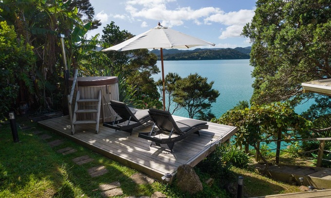 Totara North House | 'KIWI LODGE' - a beautiful, secluded rustic cabin