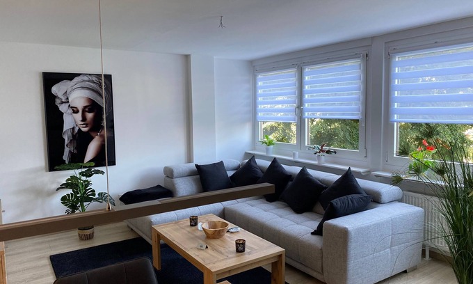 Kaiserslautern Apartment | KL37: Stunning High-End 2BR in Kaiserslautern City with AC + Prime Location