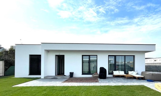 Dunajska Luzna House | Klimatizovaný Apartmánový dom s vírivkou, 10A
