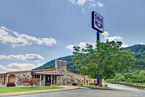 Tad Hotel | Knights Inn Charleston West Virginia