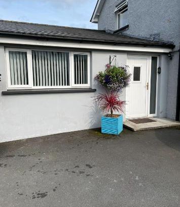 Whiteabbey Apartment | 'Kodi's Place' Well appointed 1 bedroom apartment with excellent transport links and free Wi-Fi