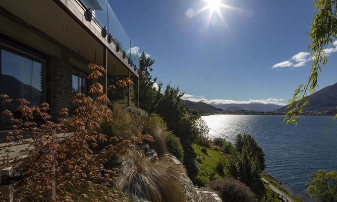 Queenstown Villa | Kohanga Luxury Lakeside Villa by Amazing Accom