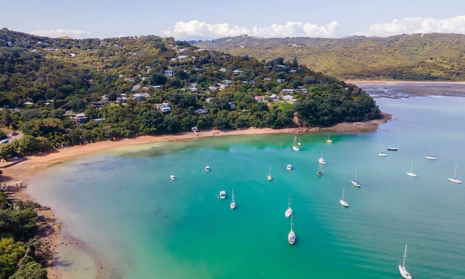 Omiha Villa | Koi Waiheke with private beach access