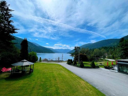 Nelson Hotel | Kokanee Glacier Resort