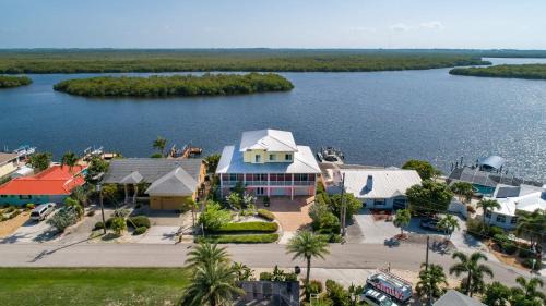 Matlacha Villa | Kokopelli Villa - Matlacha waterfront close to Cap Coral - private home locally managed, fair & honest pricing