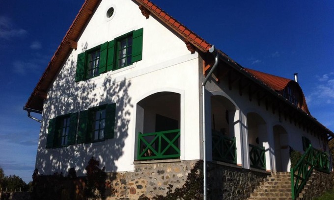 Somlovasarhely Bed & Breakfast | Kolonics Pincészet Vendégház Somló