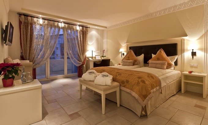 Sudstadt Apartment | Komfort Doppelzimmer mit Balkon oder Dachterrasse und Badezimmer