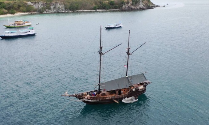 Labuan Bajo Boat Rental | Komodo Pirate Boat - Phinisi Liveaboard