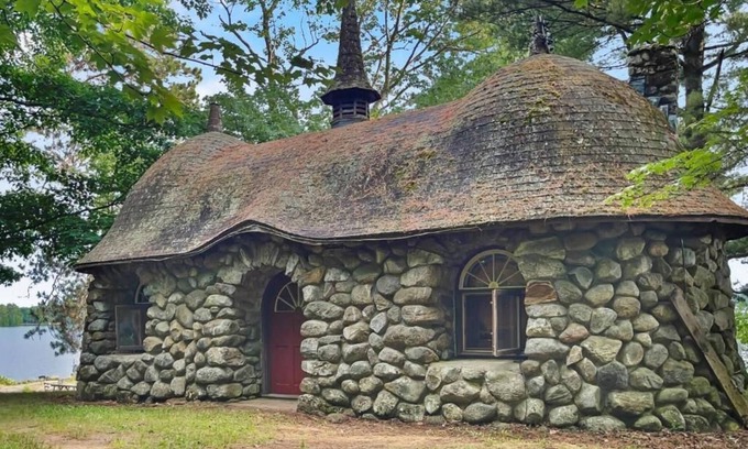 Moultonborough House | Kona Hobbit House Cozy Getaway on the Lake