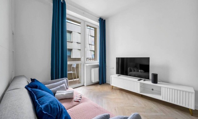 Nowa Praga Apartment | Koneser Apartment - Workspace, Balcony, Subway by Rentujemy
