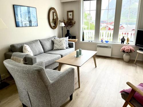 Moskenes House | Koselig nyrestaurert hus med flott utsikt!