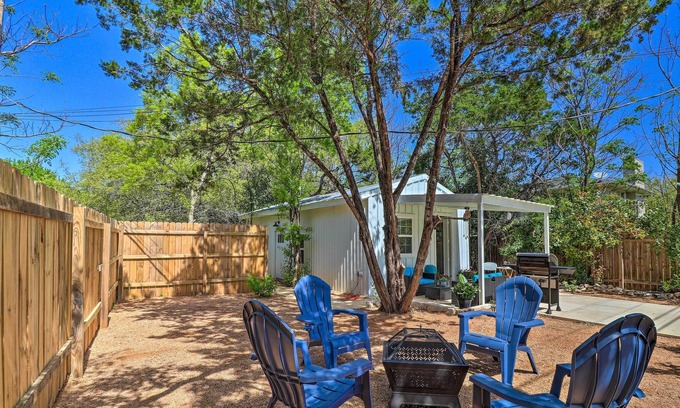 Hudson Bend Cottage | 'Krow's Nest' - Sunny Cottage w/ Lake Access!