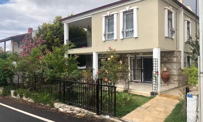 Kadnlar Denizi Mahallesi Villa | Kuşadası'nda Anadolu Evi Villası