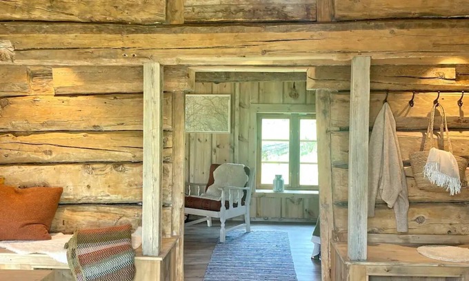 Skjaak House | Kufjøset - Renovert barn from 1830