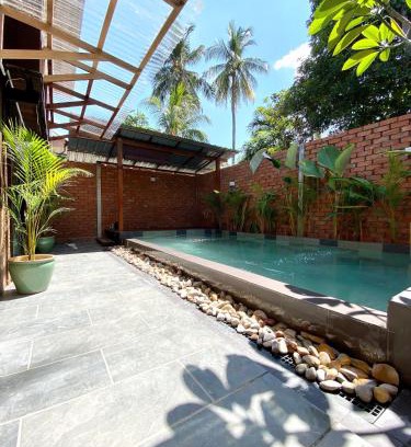 Air Hangat House | Kutum's Wooden House - Private Pool, Breakfast & Cafe