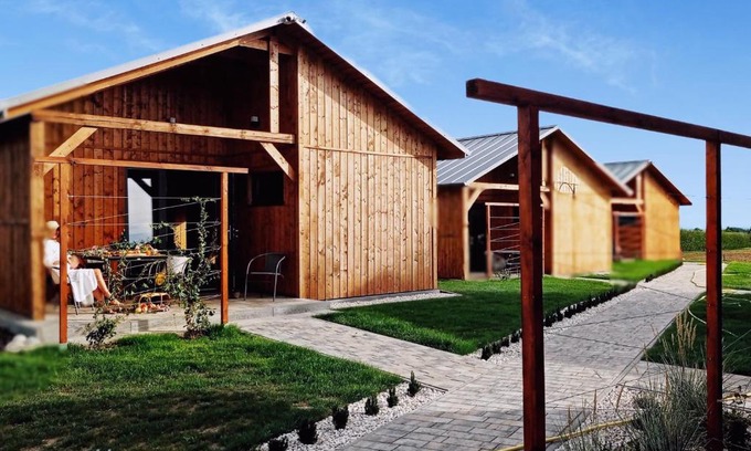 Obrazow Resort | Kwitnące Jabłonie. Całoroczne Domki Wypoczynkowe