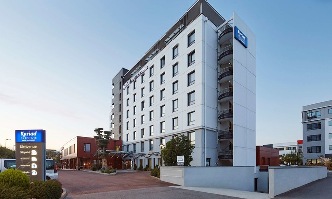 Porte Des Alpes - Mi Plaine - Manissieux Hotel | Kyriad Prestige Lyon Est - Saint Priest Eurexpo Hotel and Spa