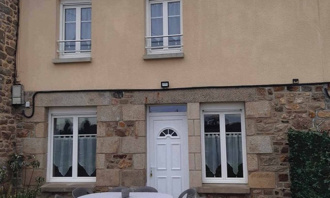 Guitte House | L'étape conviviale gîte 1 for 6 people 20 mins from Dinan