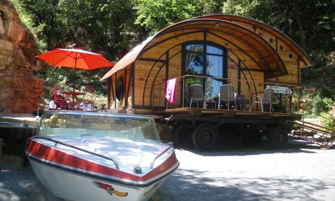 Les Vans Ski Chalet | L'1solite unique creation boat jacuzzi tiny house 5 pers-tout confort