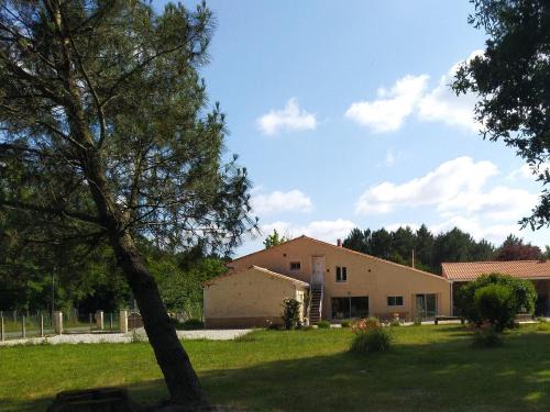 Lesparre-Medoc Bed & Breakfast | L A P tite Médocaine