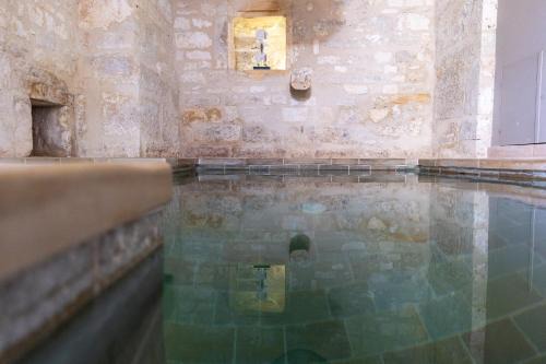 Tonnerre Bed & Breakfast | L'abbaye Saint Michel