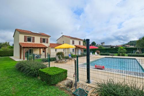 Savignac-les-Eglises House | L'Ajuda Avec Piscine et Clim