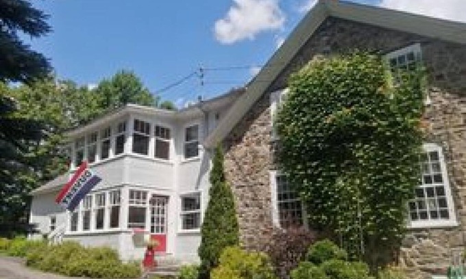 Waterloo Apartment | L'Alcôve des Céramistes