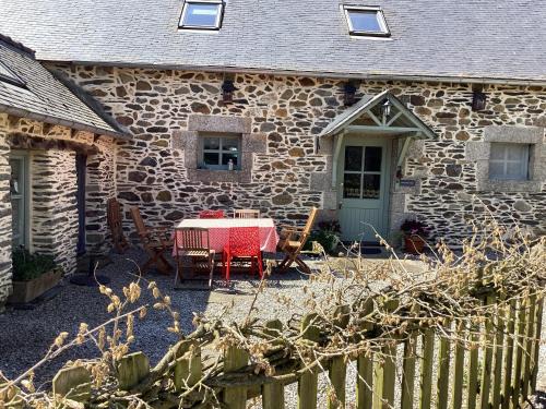 Saint-Martin-des-Pres House | L'Ancienne Etable.