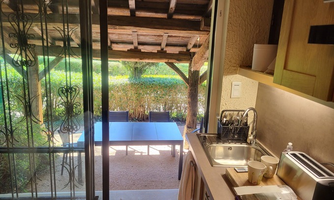 Confrancon House | L'Auberge Sarrasine: The Charm of a Bresse Farmhouse with Garden & Pool