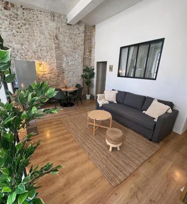 La Celle-sous-Gouzon Apartment | L Effronté - Douillet en cœur de ville - WiFi