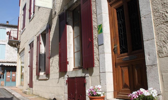Castillonnes Bed & Breakfast | L'Entrée Chambres d'Hôtes Bar & Restaurant