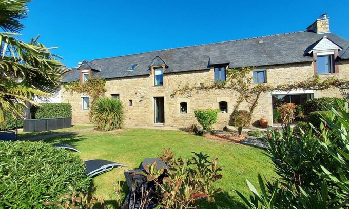 Locoal-Mendon House | L'entre Deux - Locoal Mendon
