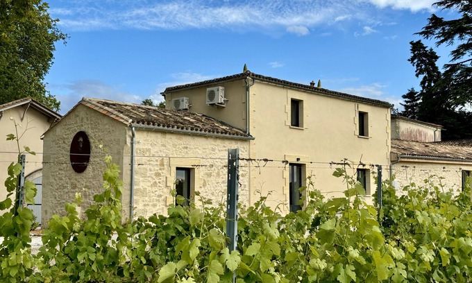 Verac Villa | L'Eperonnette among the vineyard with outdoor pool near St. Emilion and Bordeaux