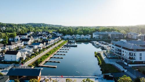 L'Isle-Adam Boat Rental | L'Escale Royale L'Isle Adam Port - Oise