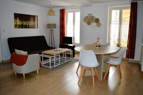 Luc-sur-Mer Apartment | L'escapade - Logement les pieds dans l'eau à Luc