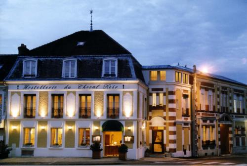 Moret-sur-Loing Hotel | L'Hôtel Le Cheval Noir