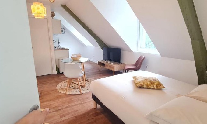 Pontivy Apartment | L'Imperial 9 Studio confort - dernier étage - centre ville