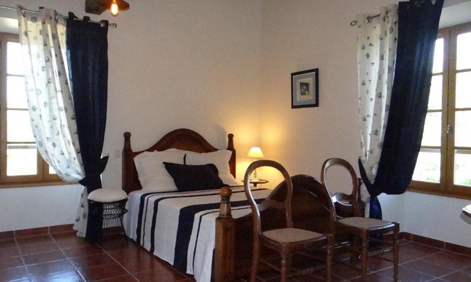 Serignac House | L'Oratori : chambre La Gabarre
