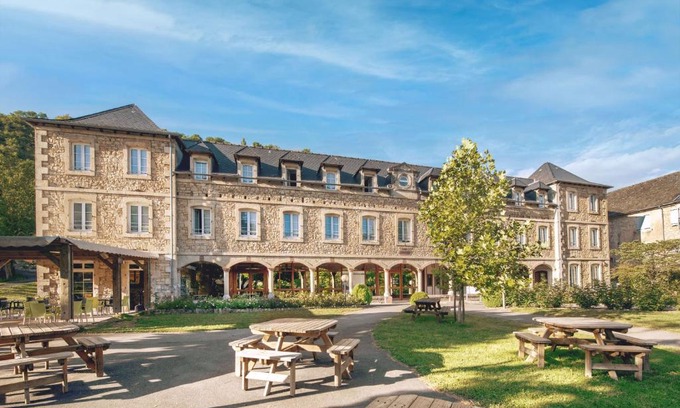 Salles-la-Source Hotel | L'OUSTAL Pont-les-Bains