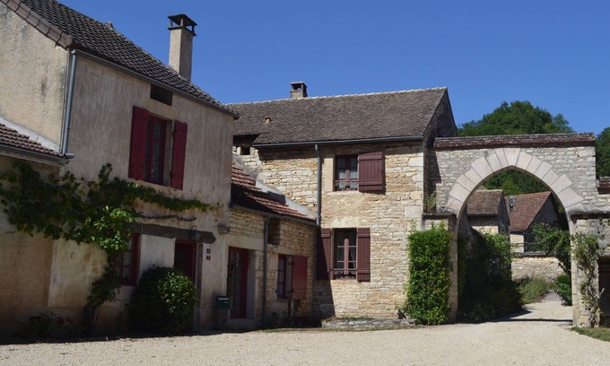 Saint-Aubin House | L'Ouvrée: a warm welcome for family and friends