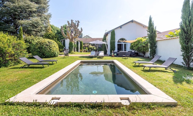 Saint-Didier-au-Mont-d'Or Villa | La belle vie, charming house with pool