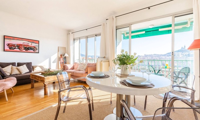 Quartier du Panier Apartment | La Belle Vue - 65m2 au dernier étage avec ascenseur