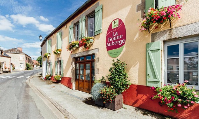 Nouzerines Hotel | La Bonne Auberge