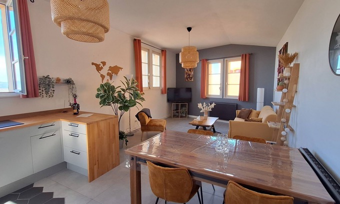 Oingt Apartment | LA BULLE DORÉE comfortable apartment & spa Oingt